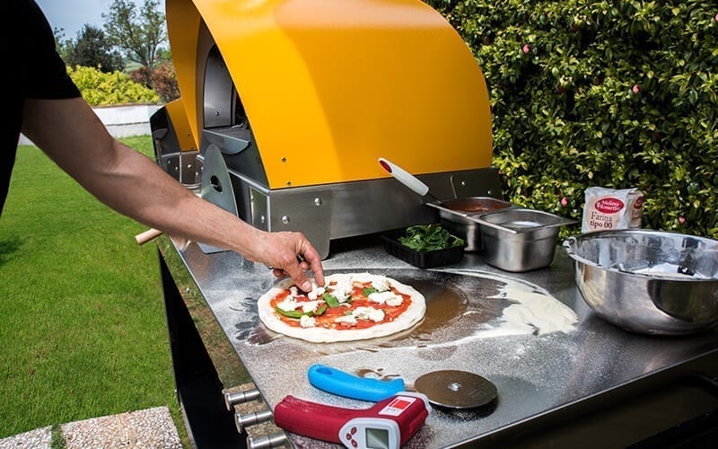 Pizza fatta in casa, gli strumenti giusti per prepararla e servirla in  tavola - la Repubblica
