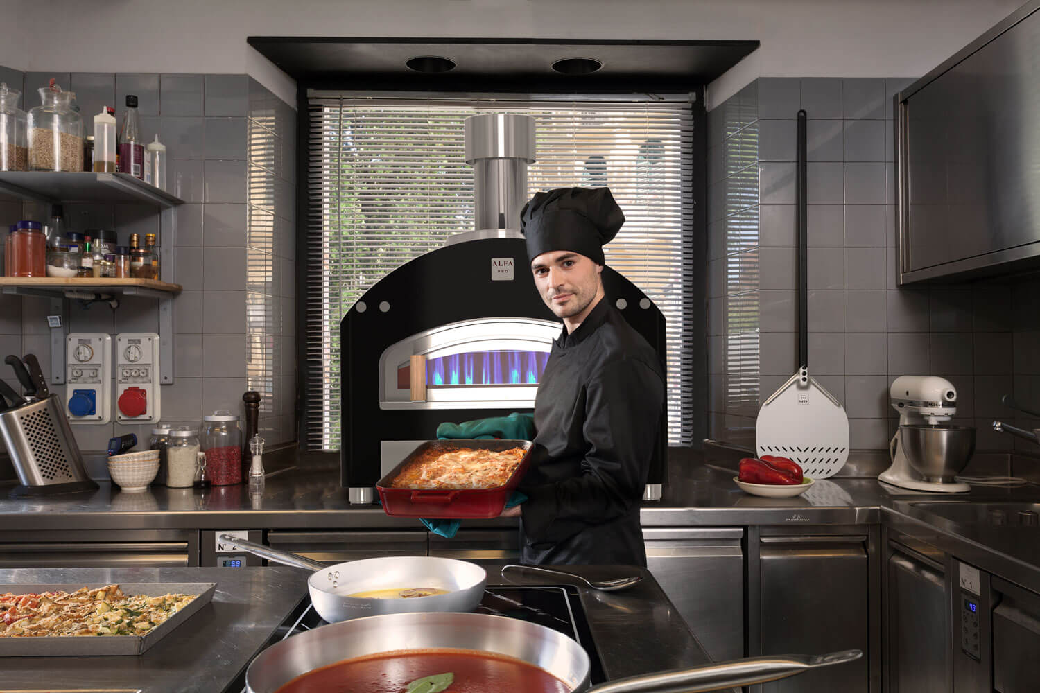 Piazza Pizza Ovens Chef Cookign With Compact Flame 