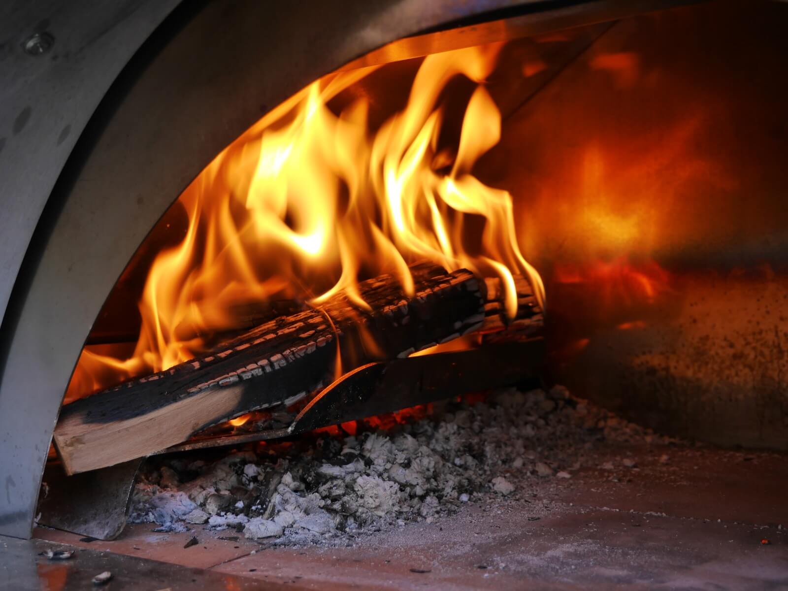 Wood fired outdoor pizza ovens, accessories to heat up summer