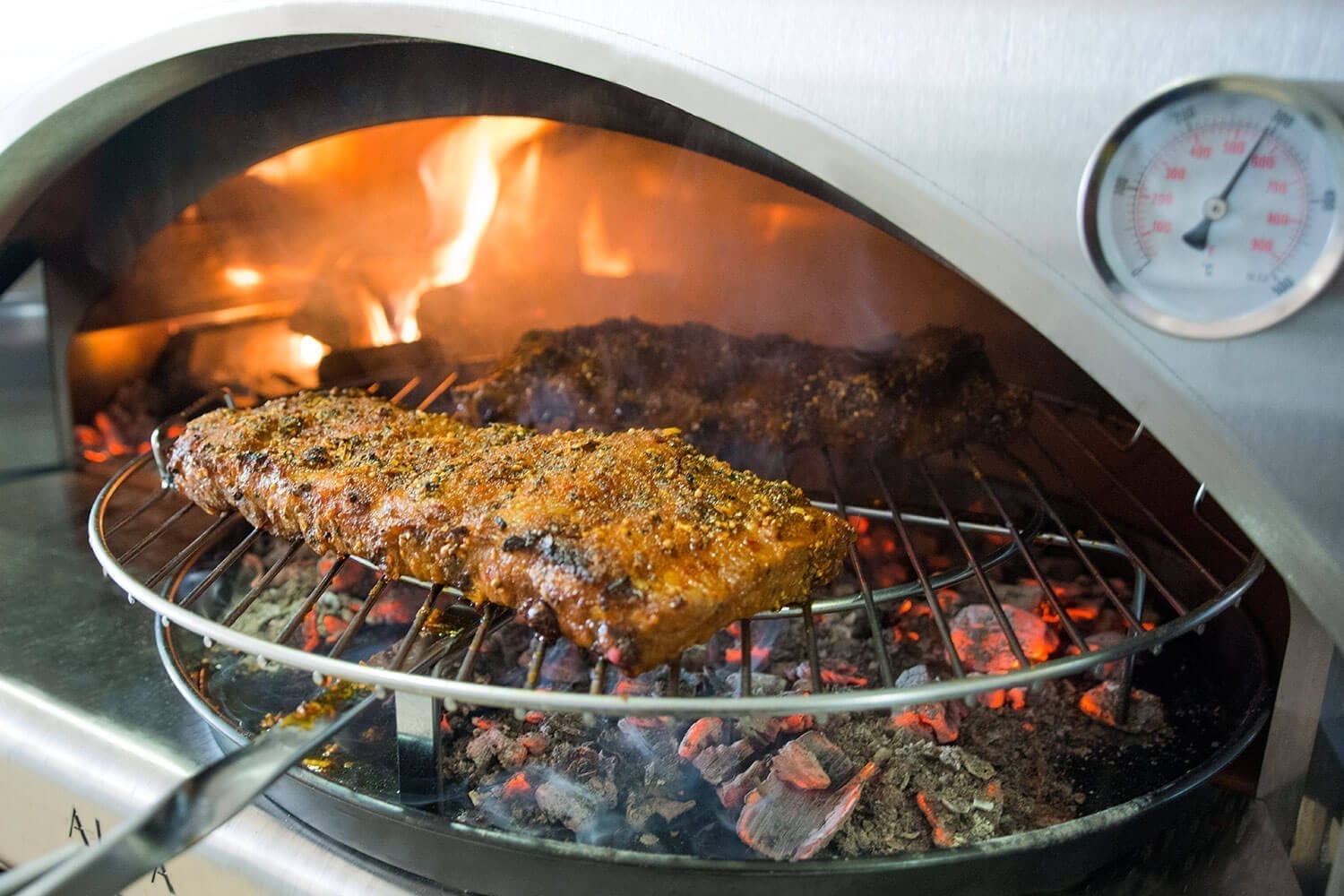 https://www.alfaforni.com/wp-content/uploads/2019/09/bbq500-grill-with-oven-outdoor-cooking-not-only-pizza.jpg