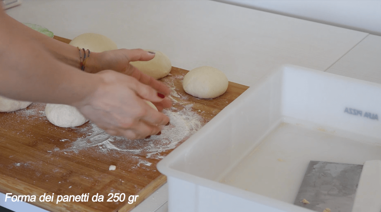 Video ricetta PIZZA fatta in casa, cucinata nel forno a legna o a gas ONE | Alfa Forni